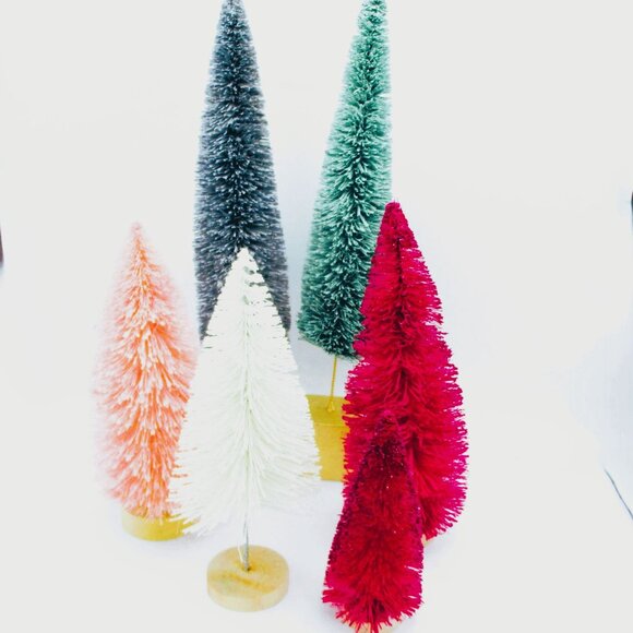 Set Of Vtg 6 Bottle Brush Christmas Trees Pink White Red Green Gray Wooden Bases - Picture 1 of 4